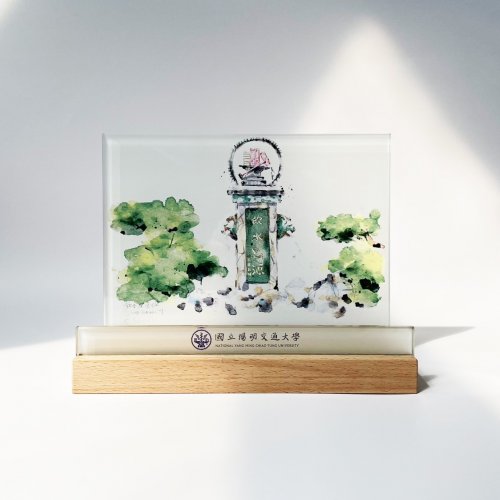 【團購商品，10個起做】陽明交大校景平板座禮盒_飲水思源碑