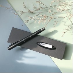 【團購商品，100隻起做】陽明交大校名草寫輕巧原子筆_珍珠白(手工盒需另加購)