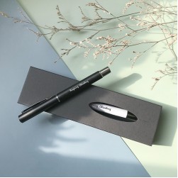 【團購商品，100隻起做】陽明交大校名草寫輕巧原子筆_珍珠白(手工盒需另加購)