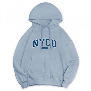 【限量現貨，售完預購】NYCU冬日輕甜系落肩帽T_經典款_冰霜藍