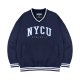 【限量現貨，售完為止】NYCU美式電繡滑面V領大學T_深藍