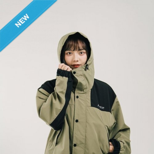 【10/8陸續出貨】NYCU防潑水拼接OUTDOOR外套_軍綠