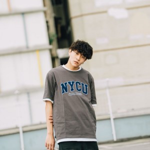【少量現貨，售完不補】NYCU立體電繡寬版短T_鐵灰