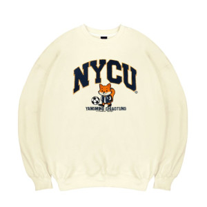 【最後現貨，售完為止】NYCU立體電繡竹狐落肩大學T_奶油白