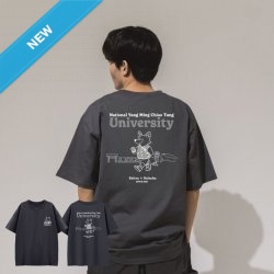 【2025新品上市，9/15陸續出貨】NYCU校園日常圖鑑寬版短T_暗夜灰