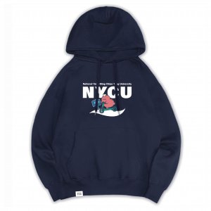 【預購至11/9，12/8陸續出貨】dtto friends合作款_NYCU腸太郎落肩帽T_深藍