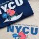 【預購至11/9，12/8陸續出貨】dtto friends合作款_NYCU腸太郎純棉短T_奶茶色