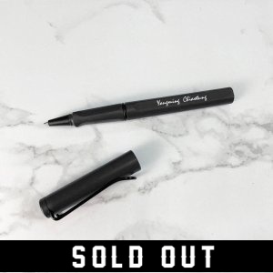 【已預購結束】手寫的溫度｜NYCU書寫陽明交通 LAMY Safari 狩獵者系列 鋼珠筆_夜霧黑(已完售)